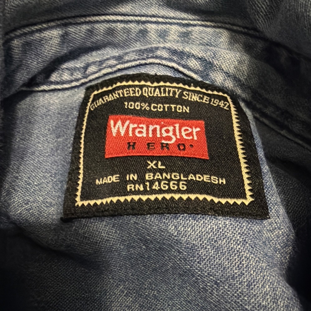 Wrangler Hero Mens XL Blue Denim Button Down Shirt Embroidered Helicopter Native - Picture 3 of 9